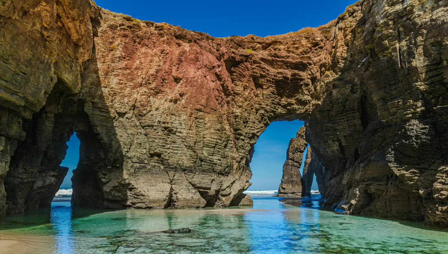 Arcos naturales de la Playa de las Catedrales en la Mariña lucense